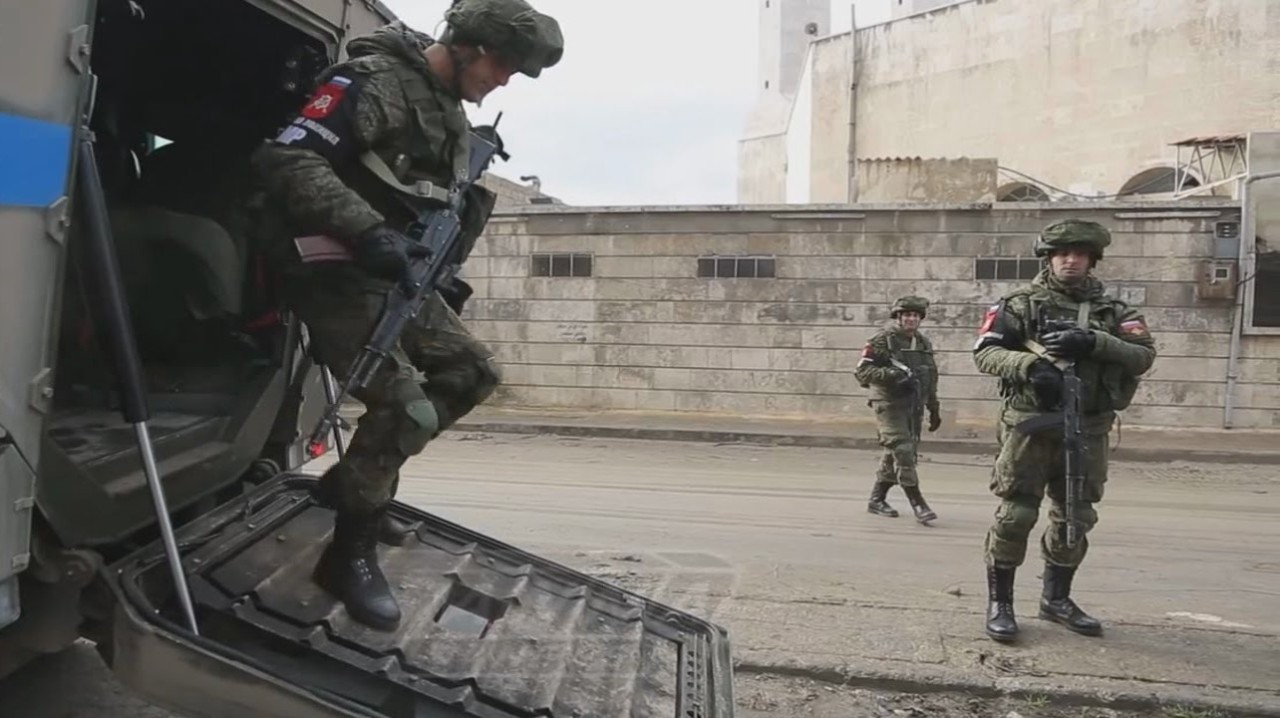 Suriye ordusu Morek ve Han Şeyhun'dan çekildi, Rus polisi girdi.