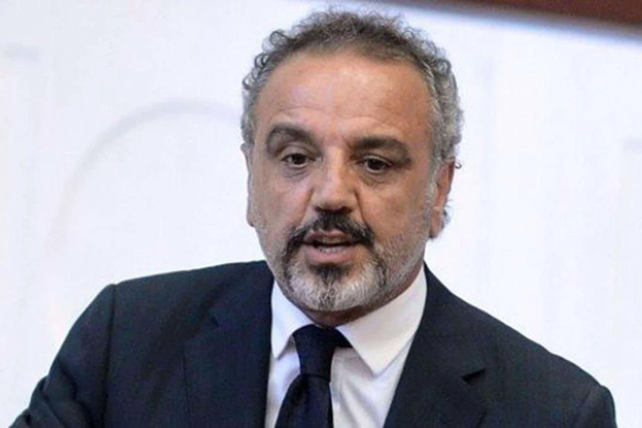 TÜRK MİLLETİNE VE KURUCU DEĞERLERE HAKARET EDENLER ALÇAKTIR!