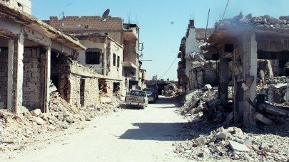 Koalisyon Deyr ez Zor'da bir köyü vurdu