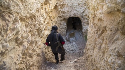 Fırat'ın doğusunda Ra's El Ayn'da tünel yıkıldı. 7 PYD'li öldü.