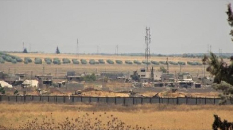 İran Halep kırsalında Mınakh Havaalanı'na bayrağını astı ve milisleri için üsse dönüştürdü