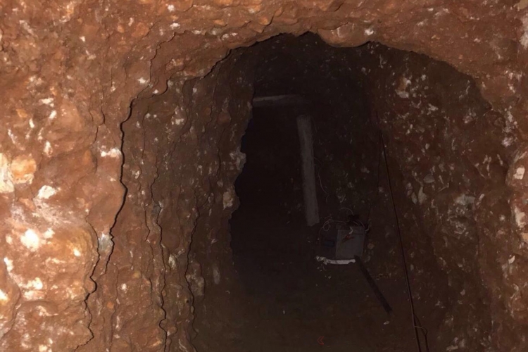 PYD/YPG Türkiye’nin operasyona karşı tüneller kazıyor