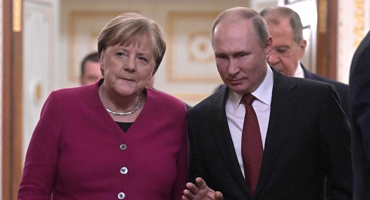 Putin ile Merkel Belarus’u Konuştular