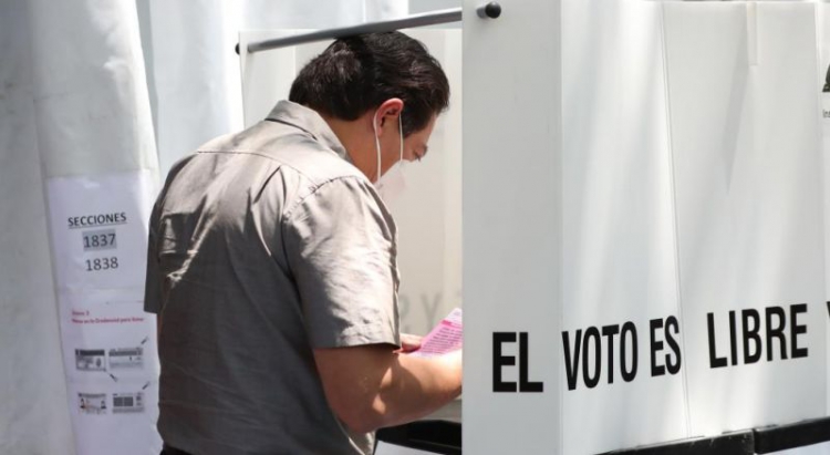 Meksika, eski devlet başkanlarını soruşturmak için referanduma gidiyor